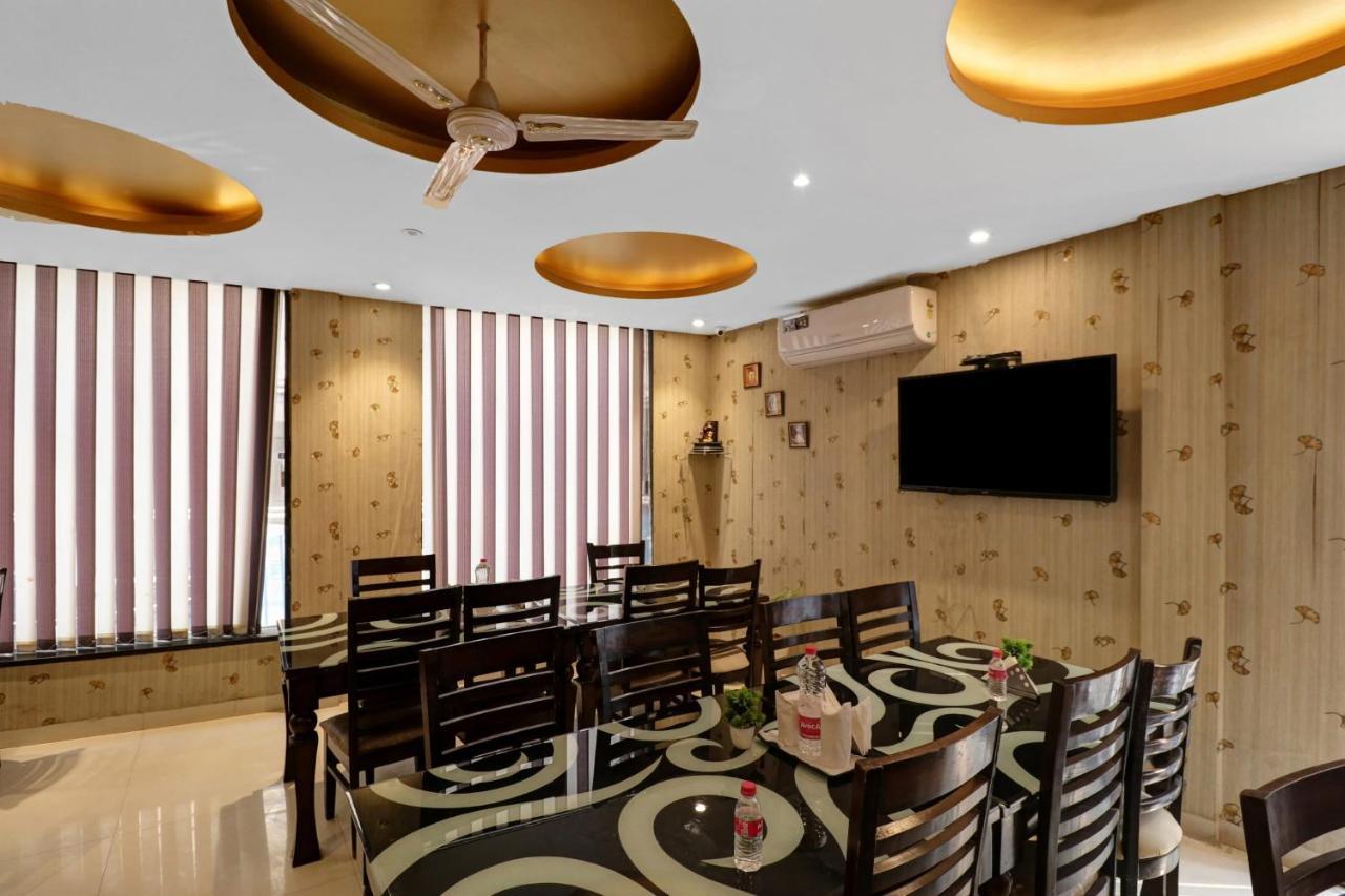 Oyo 23368 Boutique Hotel Paragon Nueva Delhi Exterior foto