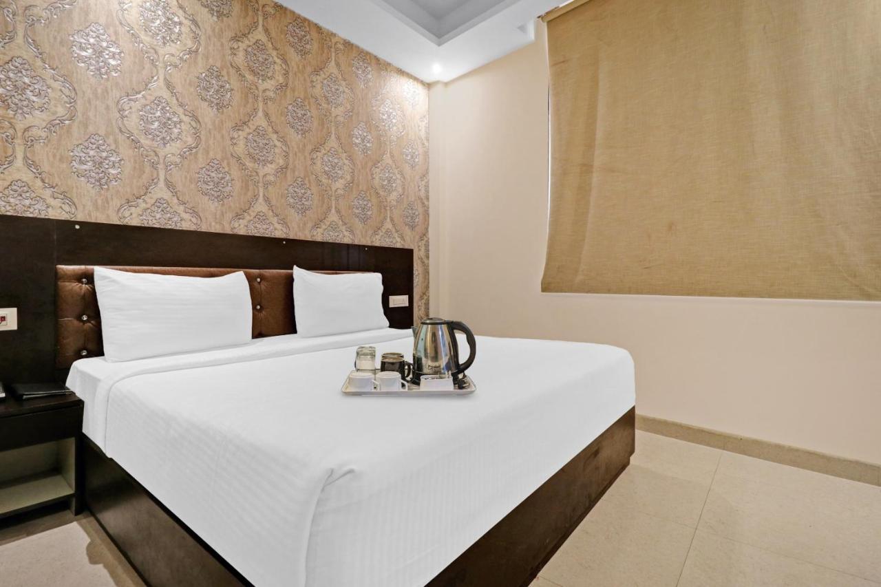 Oyo 23368 Boutique Hotel Paragon Nueva Delhi Exterior foto